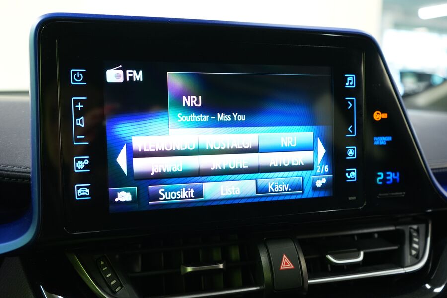 Toyota C-HR vaihtoauto