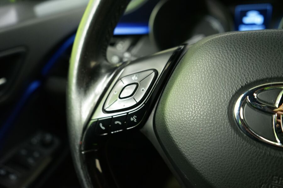 Toyota C-HR vaihtoauto