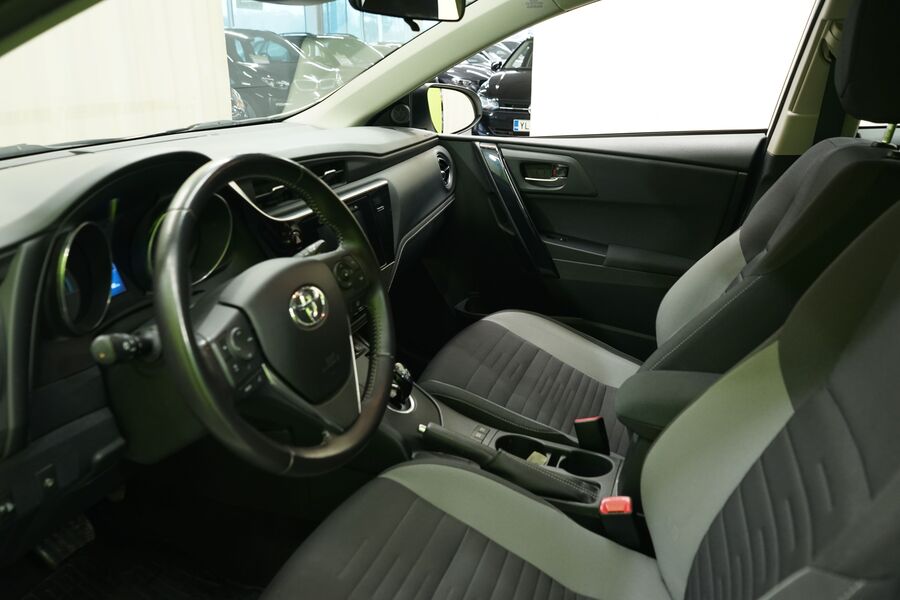 Toyota Auris vaihtoauto