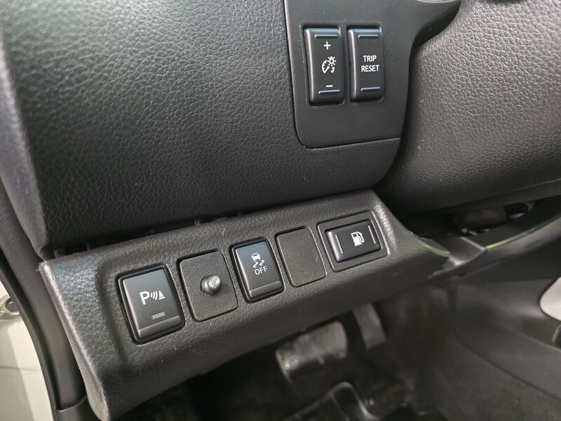 Nissan Navara vaihtoauto