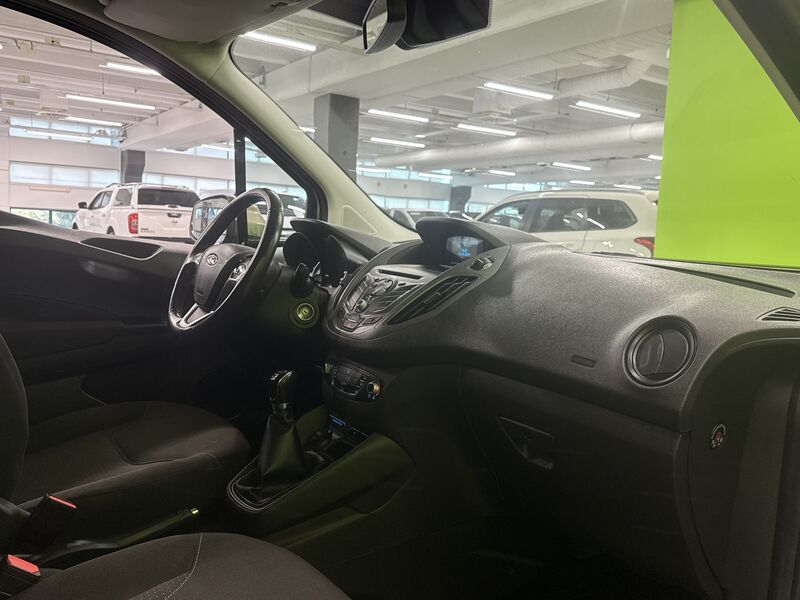 Ford Transit Courier vaihtoauto