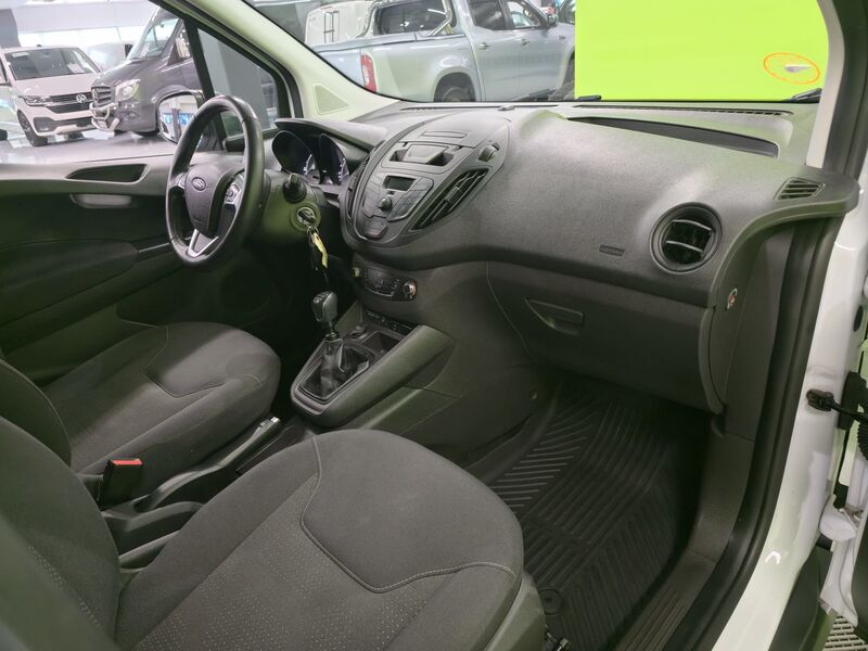 Ford Transit Courier vaihtoauto