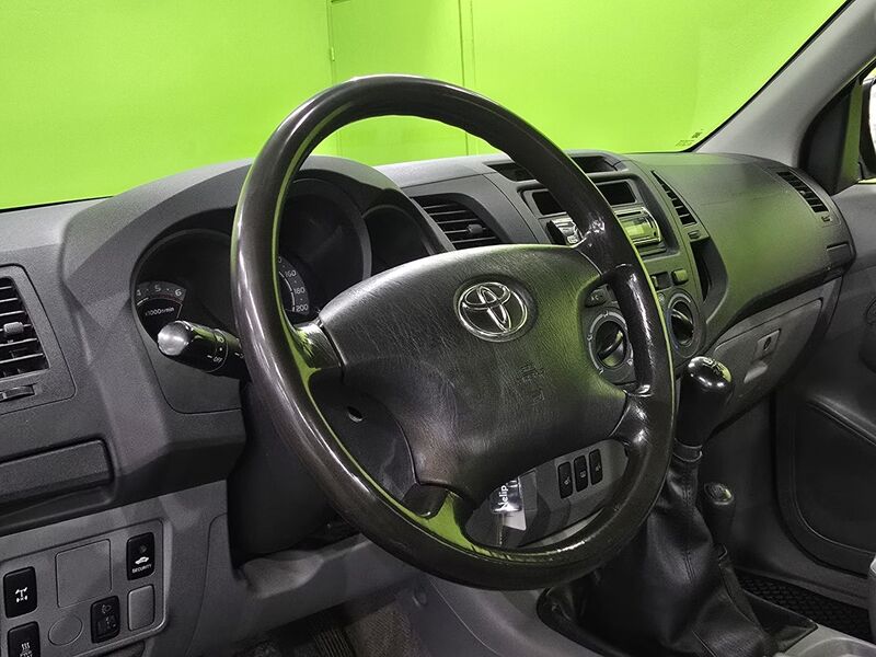 Toyota Hilux vaihtoauto