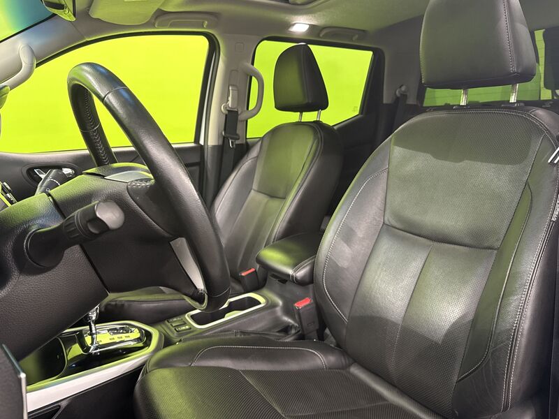 Nissan Navara vaihtoauto