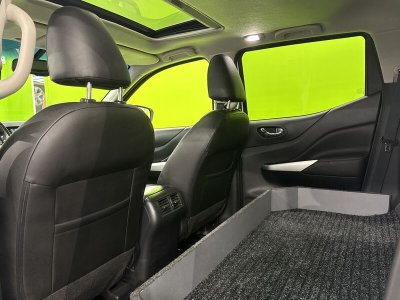 Nissan Navara vaihtoauto