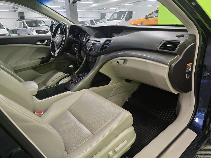 Honda Accord vaihtoauto