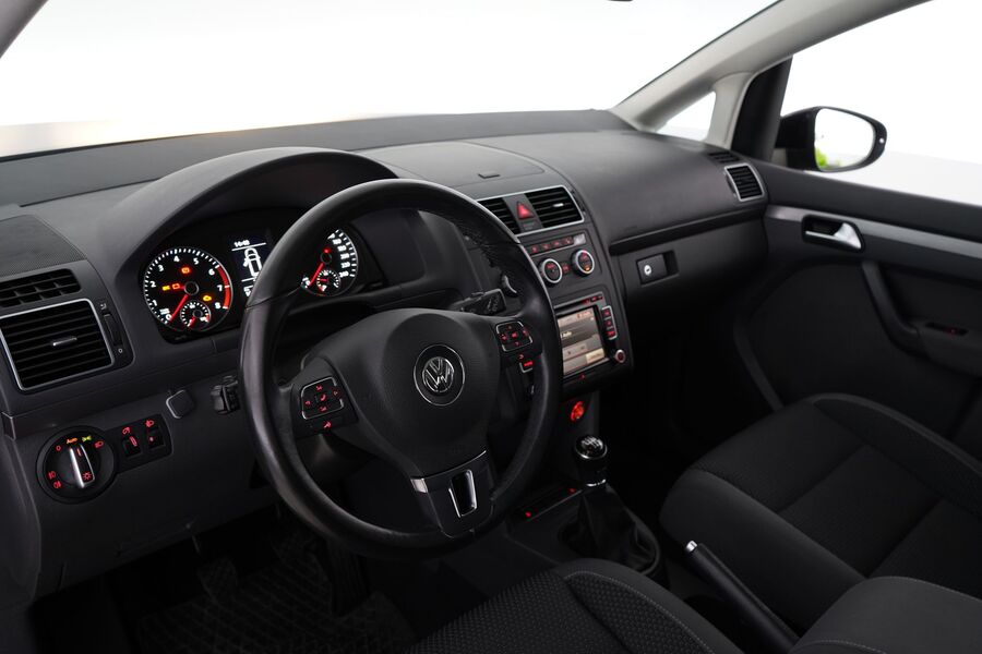 Volkswagen Touran vaihtoauto