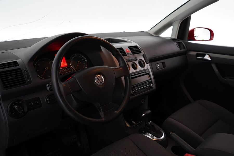 Volkswagen Touran vaihtoauto