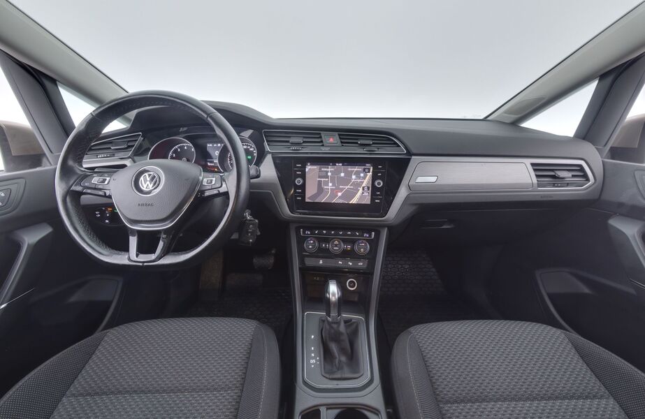 Volkswagen Touran vaihtoauto