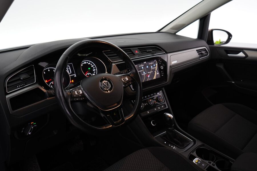 Volkswagen Touran vaihtoauto