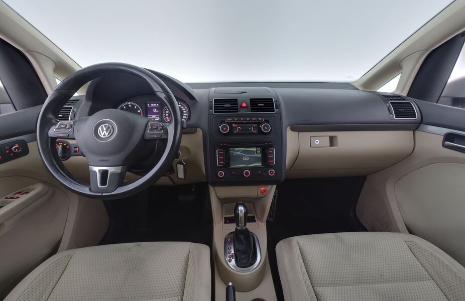 Volkswagen Touran vaihtoauto