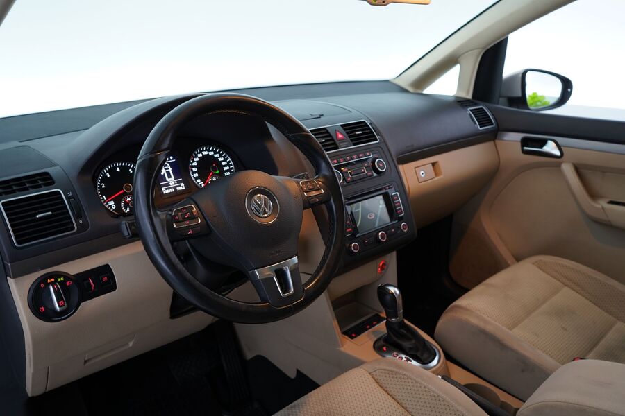 Volkswagen Touran vaihtoauto