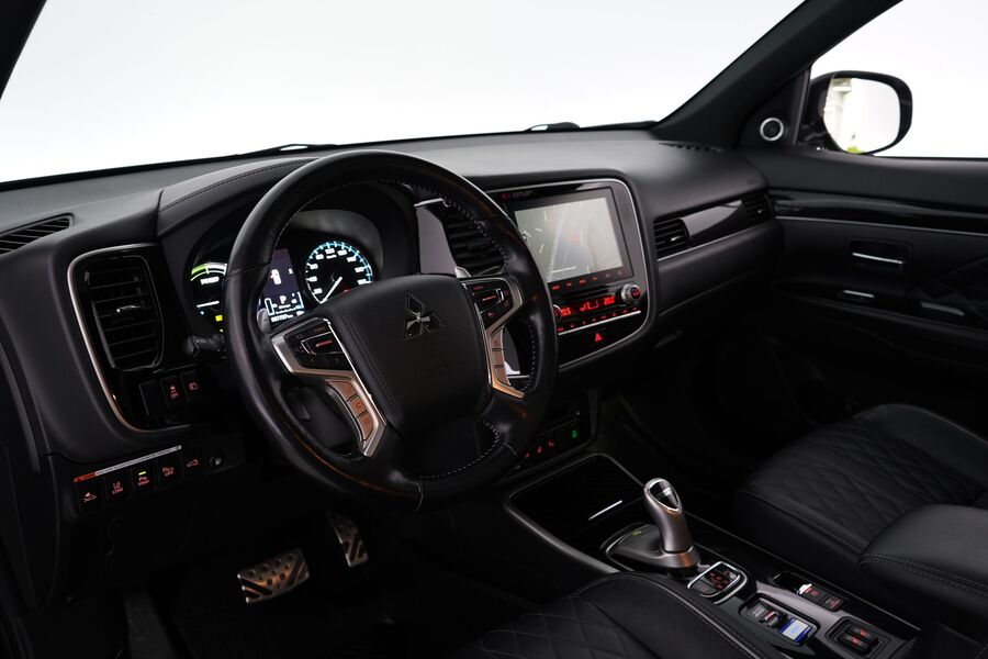 Mitsubishi Outlander PHEV vaihtoauto