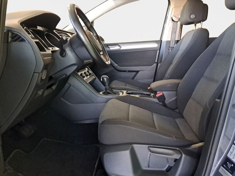 Volkswagen Touran vaihtoauto