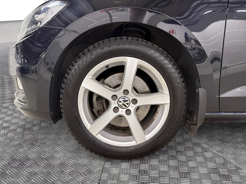 Volkswagen Touran vaihtoauto