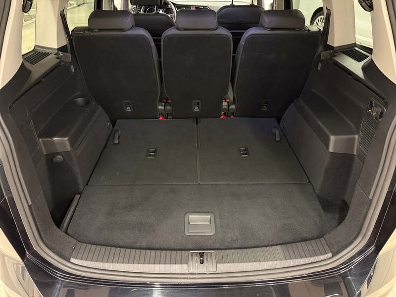 Volkswagen Touran vaihtoauto