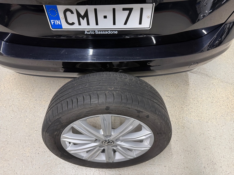 Volkswagen Touran vaihtoauto