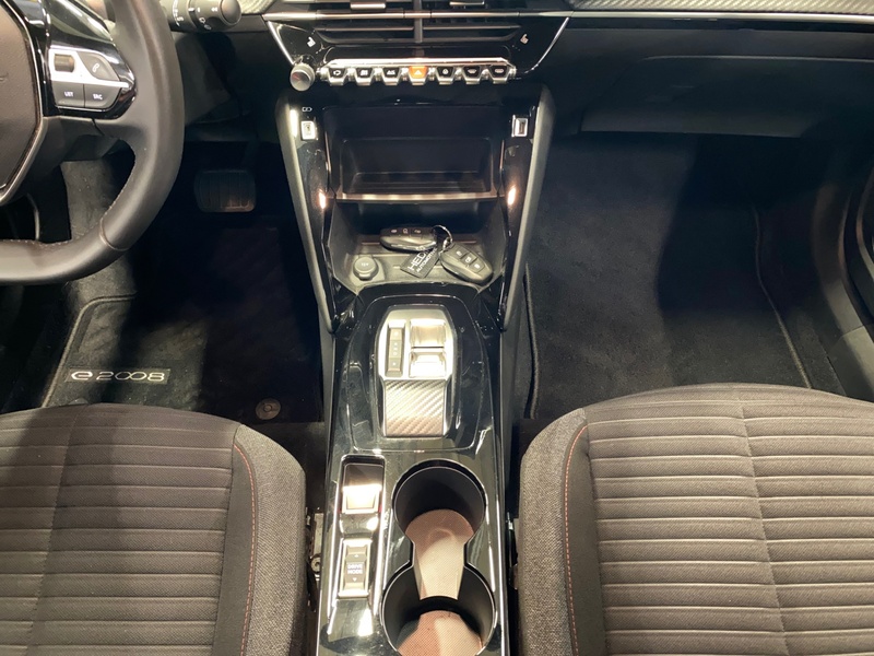 Peugeot e-2008 vaihtoauto