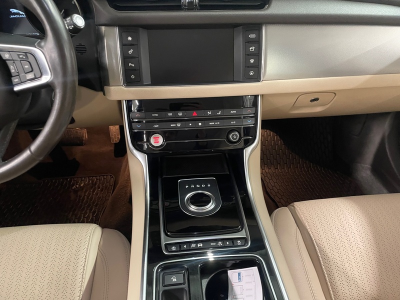 Jaguar XF vaihtoauto