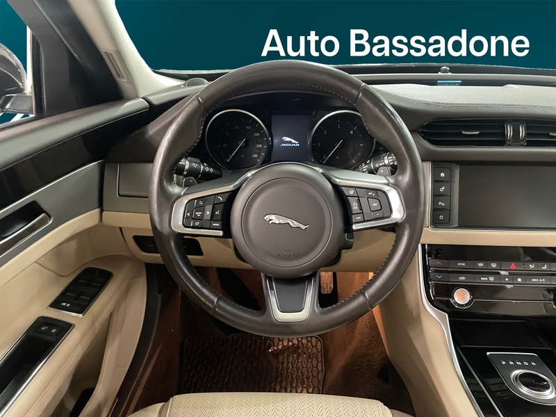 Jaguar XF vaihtoauto