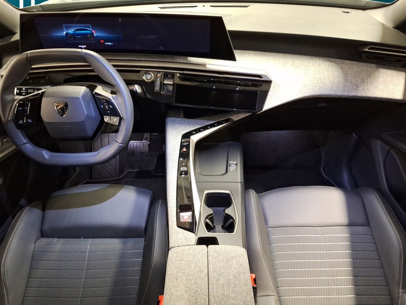 Peugeot E-3008 vaihtoauto