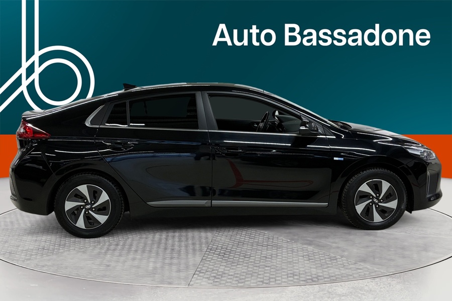 Hyundai IONIQ hybrid vaihtoauto