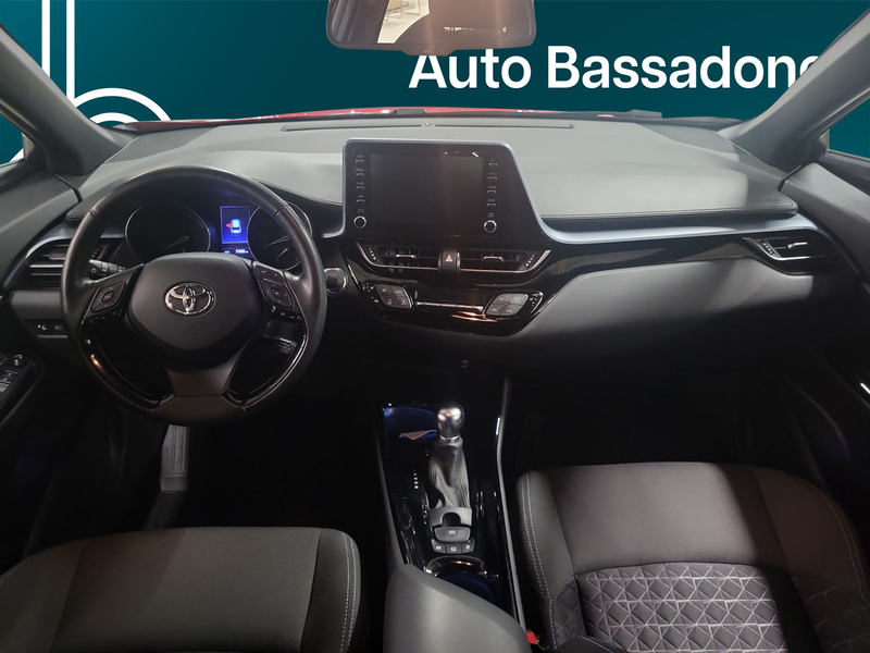 Toyota C-HR vaihtoauto