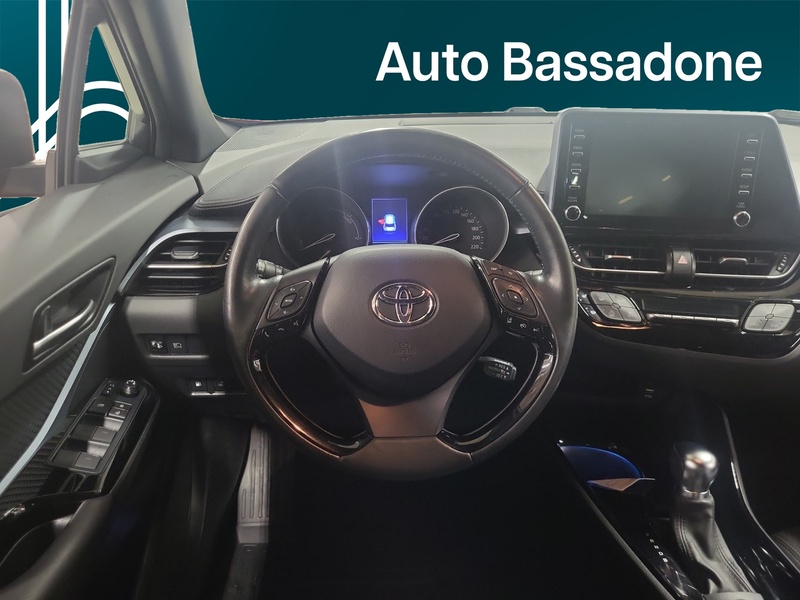 Toyota C-HR vaihtoauto