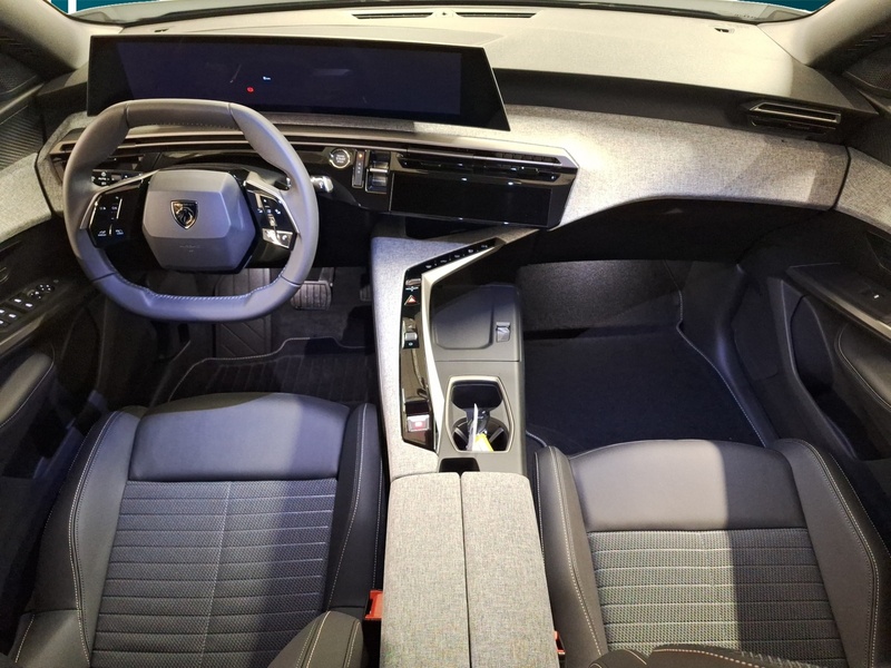 Peugeot E-3008 vaihtoauto