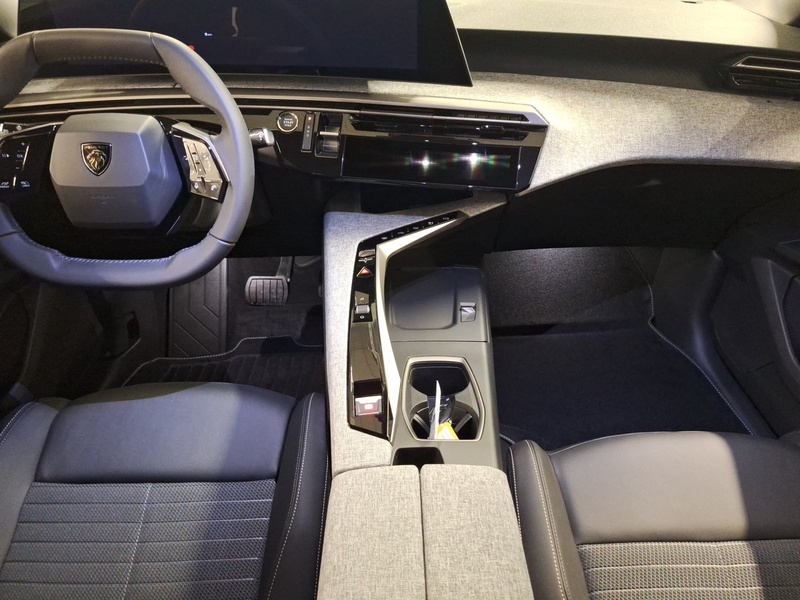 Peugeot E-3008 vaihtoauto