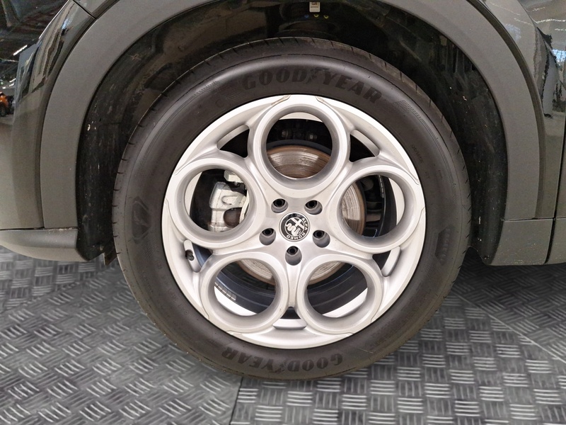 Alfa Romeo Tonale vaihtoauto