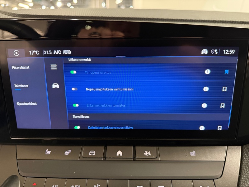 Opel Astra vaihtoauto