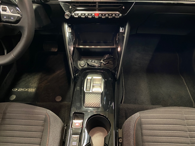 Peugeot e-2008 vaihtoauto