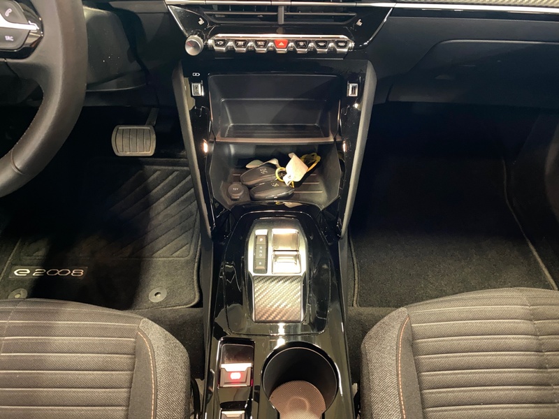 Peugeot e-2008 vaihtoauto