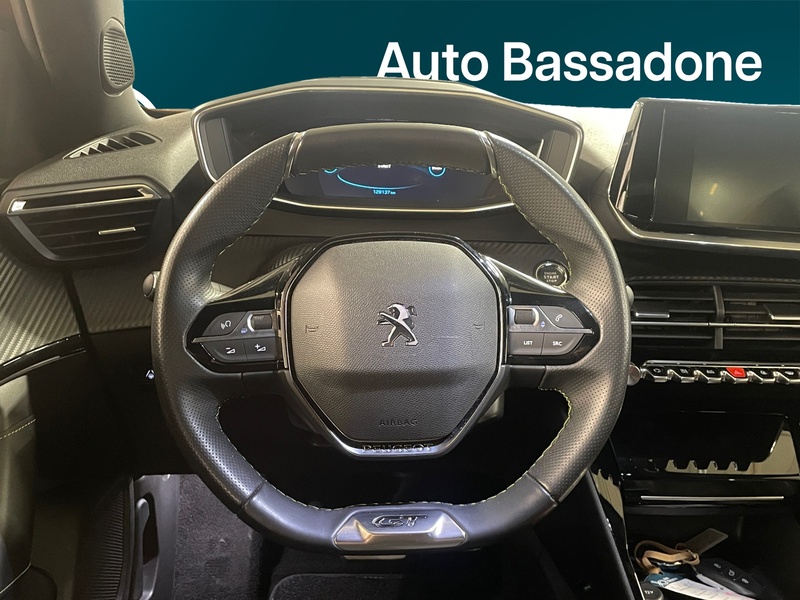 Peugeot e-2008 vaihtoauto