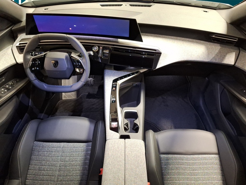 Peugeot E-5008 vaihtoauto