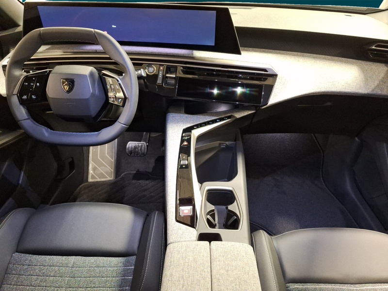 Peugeot E-5008 vaihtoauto