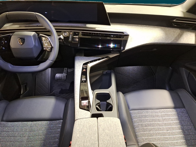 Peugeot E-5008 vaihtoauto