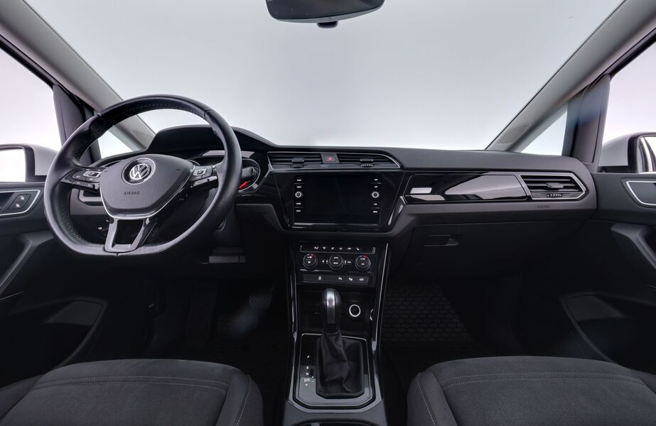 Volkswagen Touran vaihtoauto