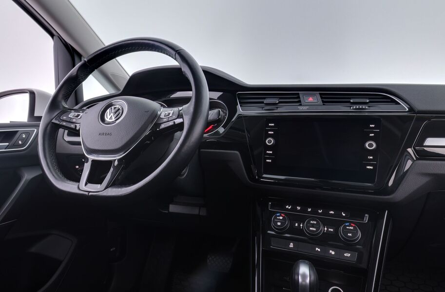 Volkswagen Touran vaihtoauto