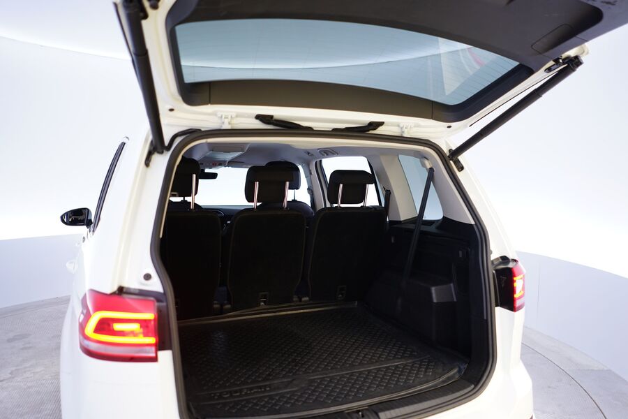 Volkswagen Touran vaihtoauto