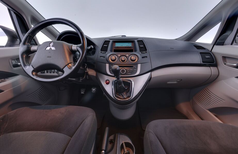 Mitsubishi Grandis vaihtoauto