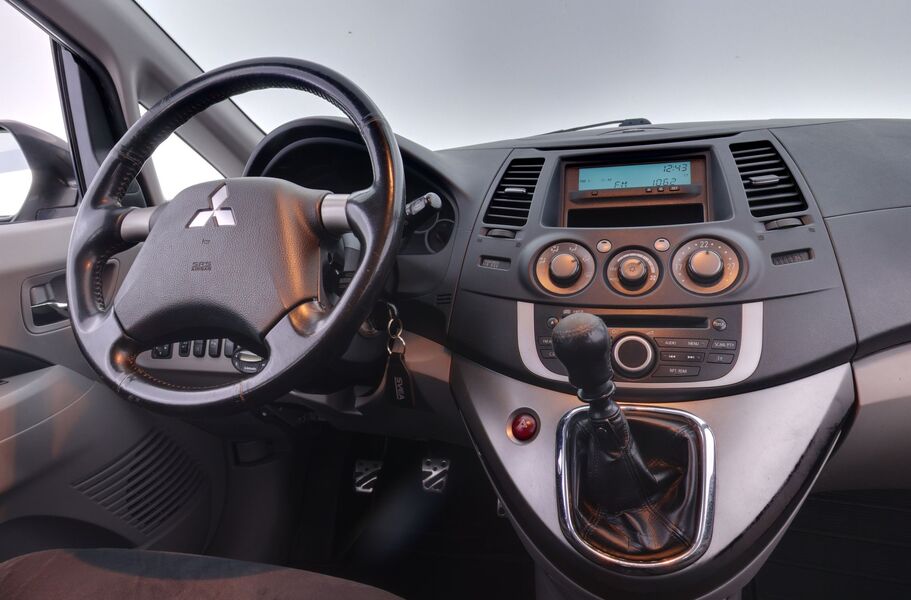 Mitsubishi Grandis vaihtoauto