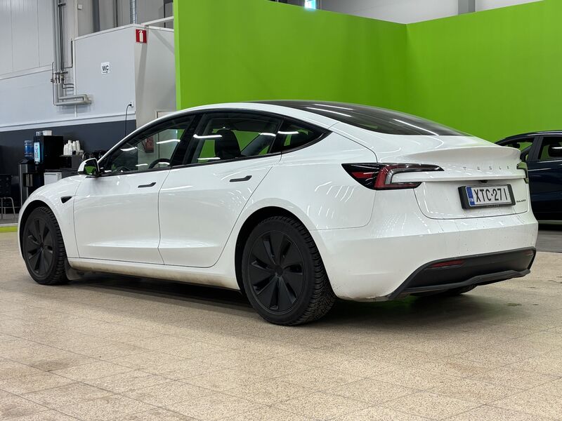 Tesla Model 3 vaihtoauto