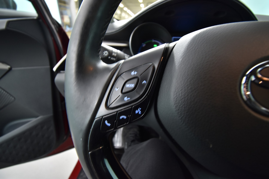 Toyota C-HR vaihtoauto