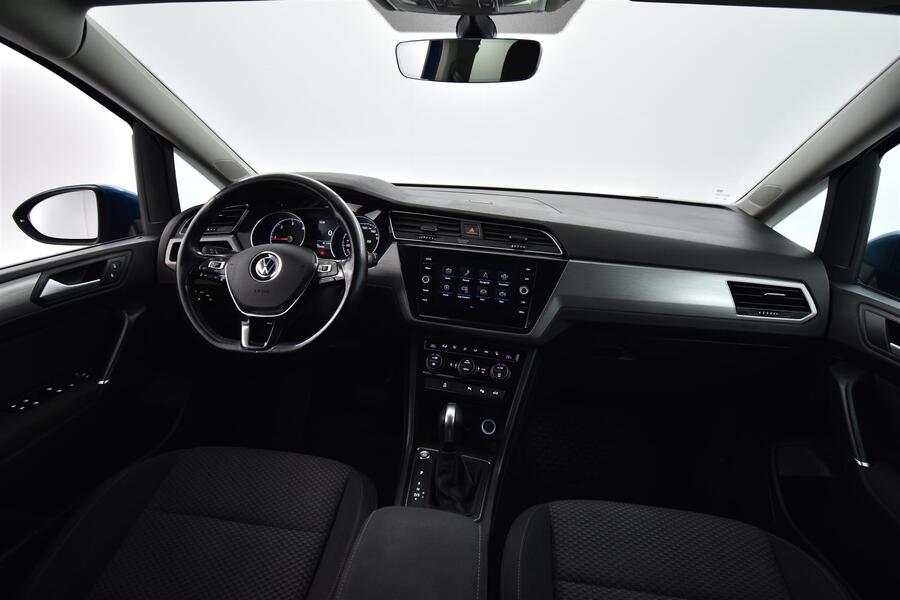 Volkswagen Touran vaihtoauto