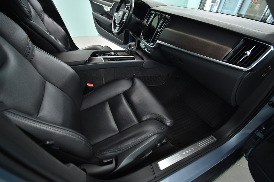 Volvo V90 Cross Country vaihtoauto