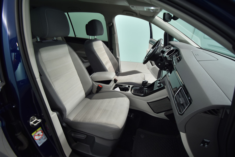 Volkswagen Touran vaihtoauto