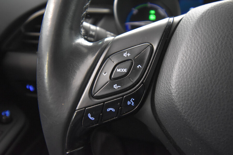 Toyota C-HR vaihtoauto