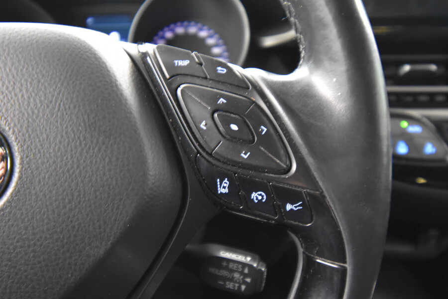 Toyota C-HR vaihtoauto